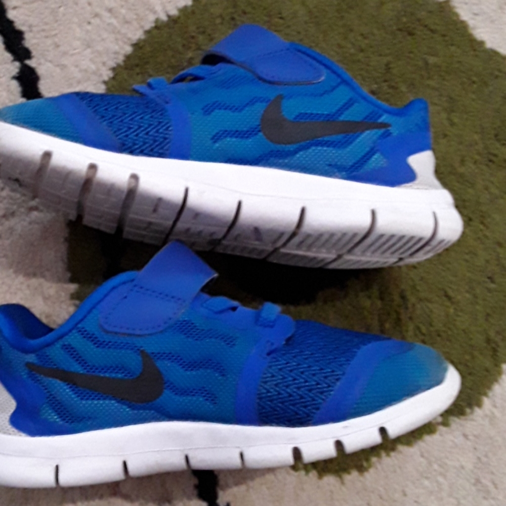 Boys nike Free 5.0